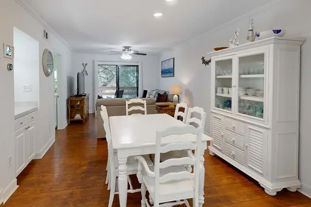 Dining area at Fiddler’s Cove 2K